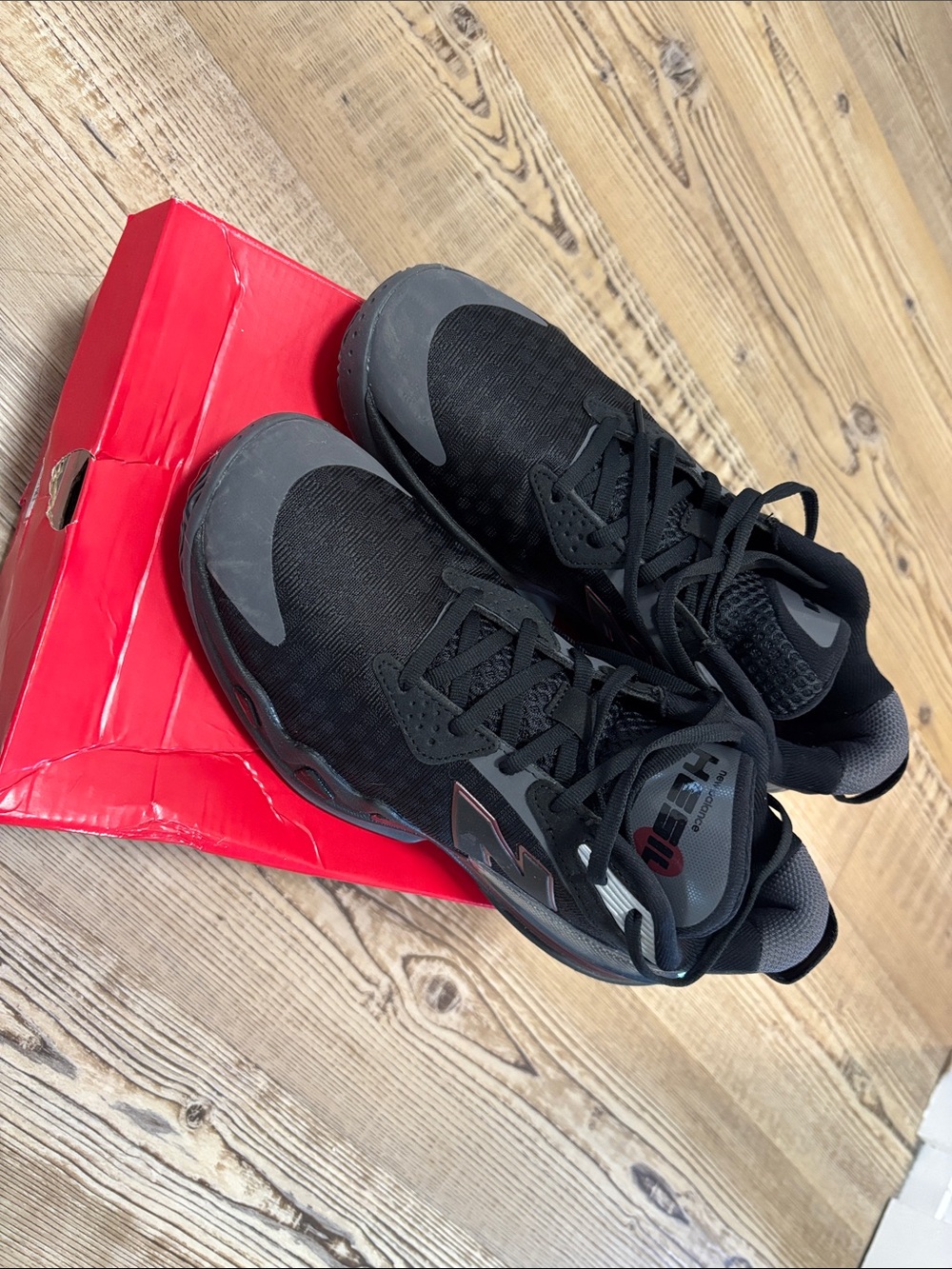 New Balance Hesi Low Men’s Basketball Shoes